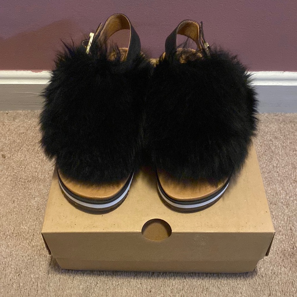 Fuzzy UGG sandals